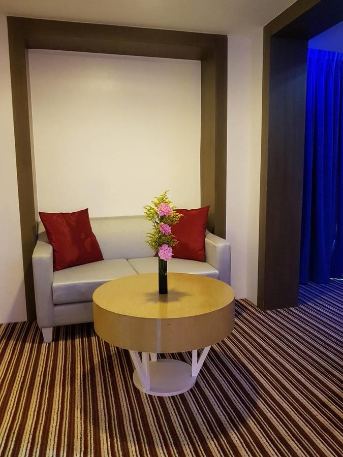 The Paradiso Jk Design Hotel Nakhon Sawan Εξωτερικό φωτογραφία