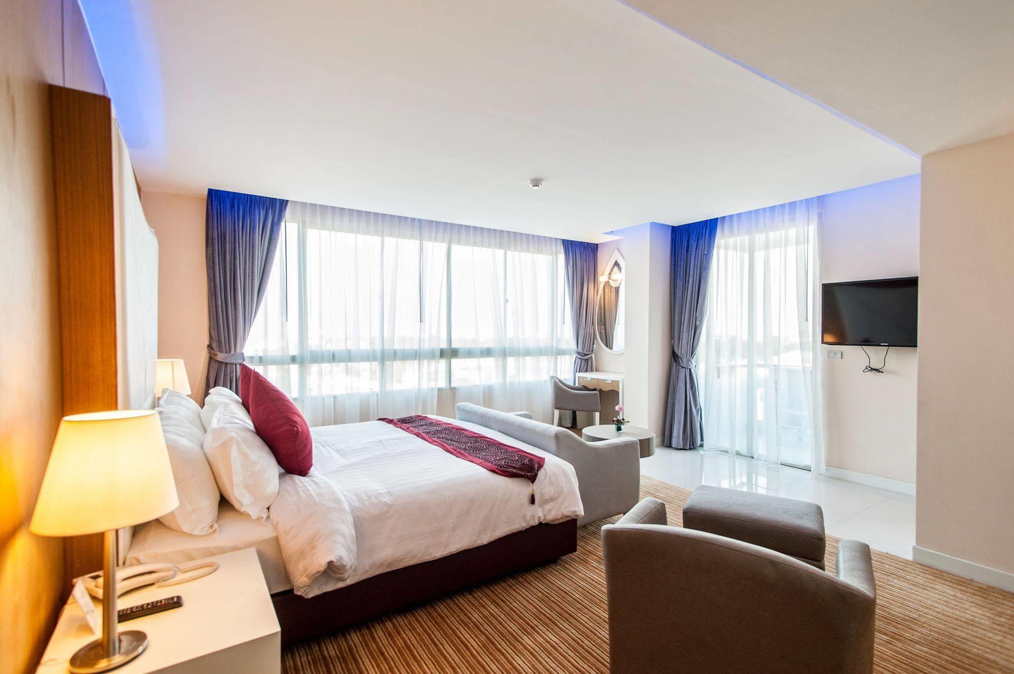 The Paradiso Jk Design Hotel Nakhon Sawan Εξωτερικό φωτογραφία