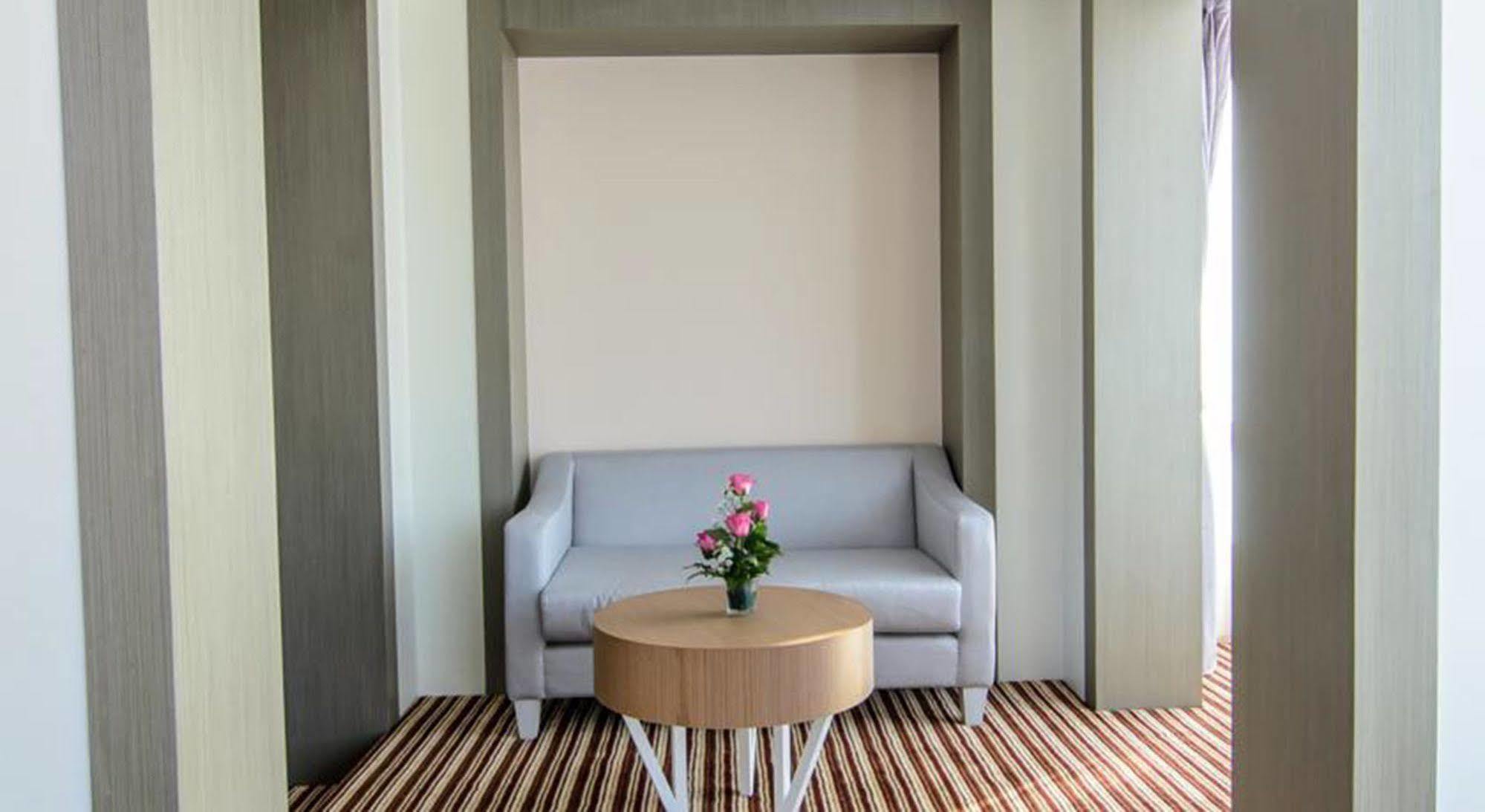 The Paradiso Jk Design Hotel Nakhon Sawan Εξωτερικό φωτογραφία