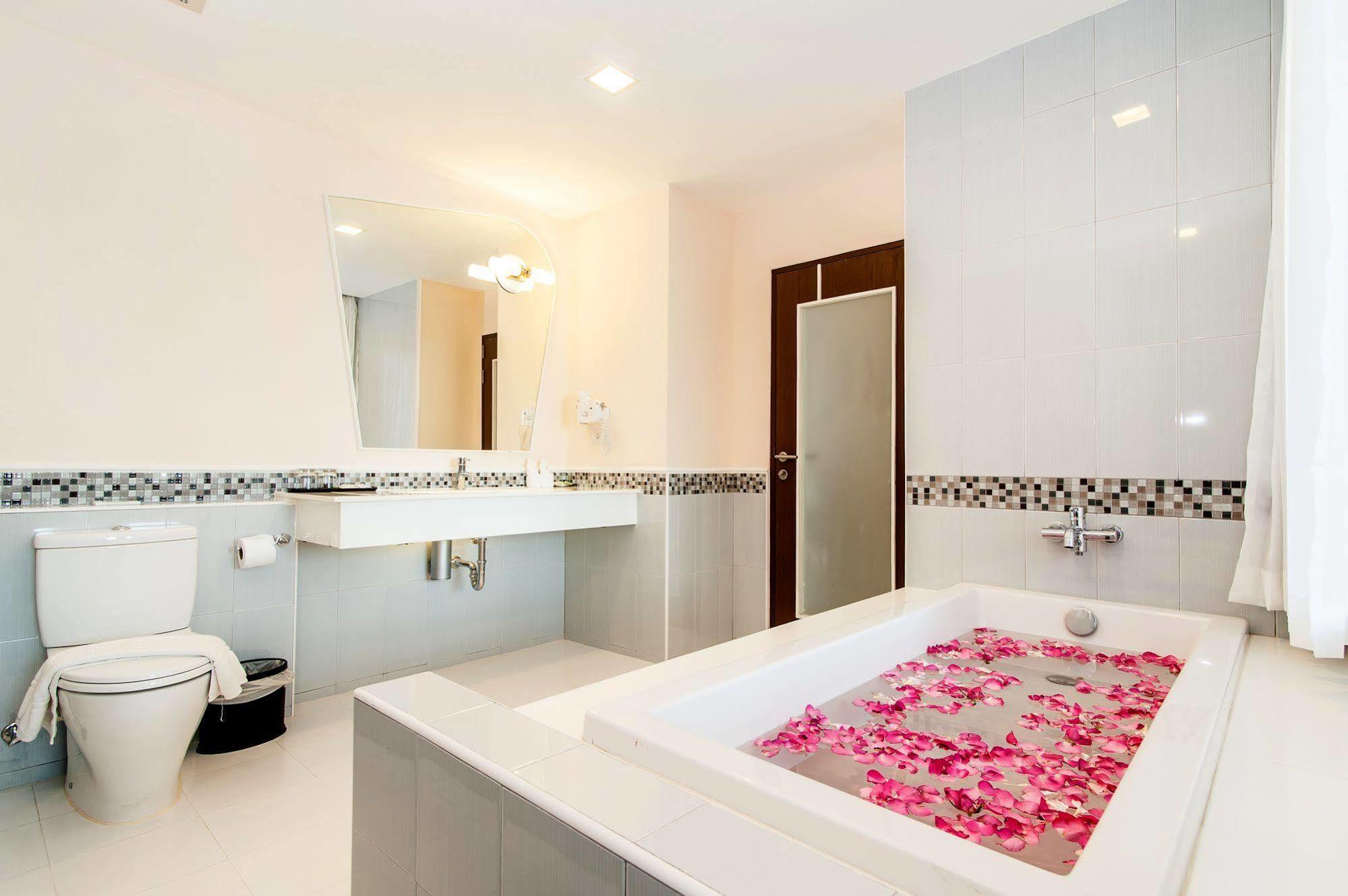 The Paradiso Jk Design Hotel Nakhon Sawan Εξωτερικό φωτογραφία