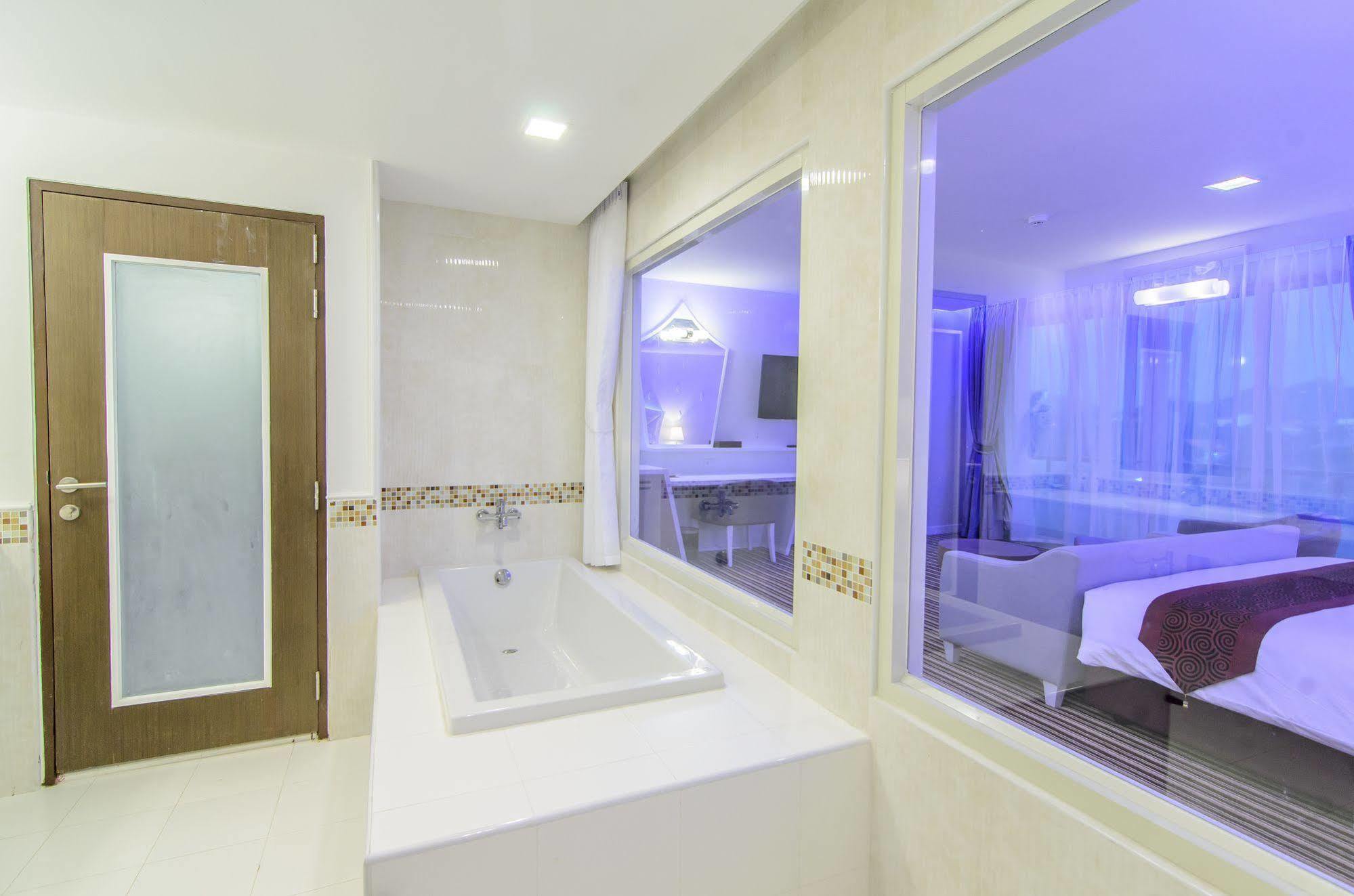 The Paradiso Jk Design Hotel Nakhon Sawan Εξωτερικό φωτογραφία