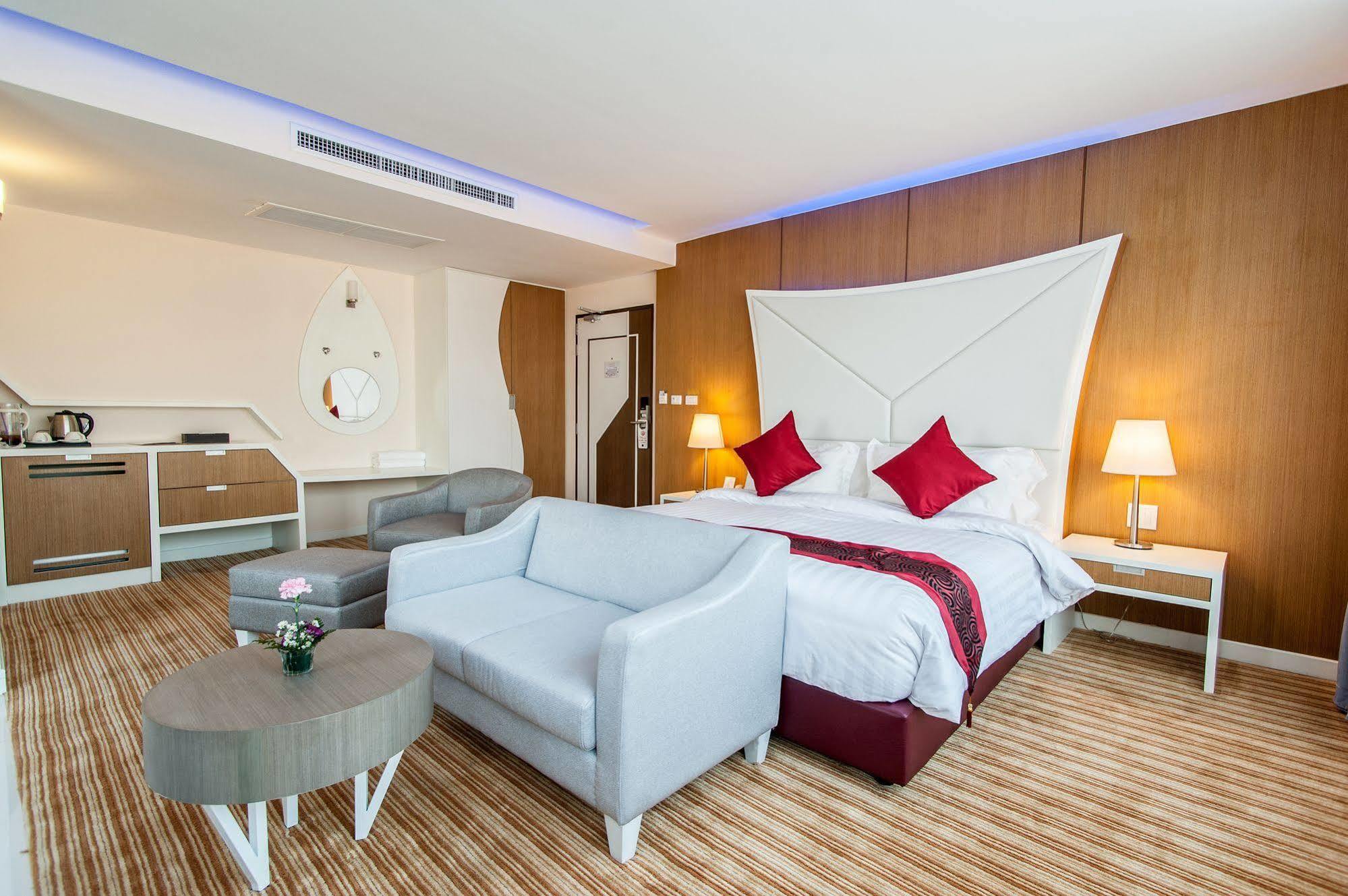 The Paradiso Jk Design Hotel Nakhon Sawan Εξωτερικό φωτογραφία